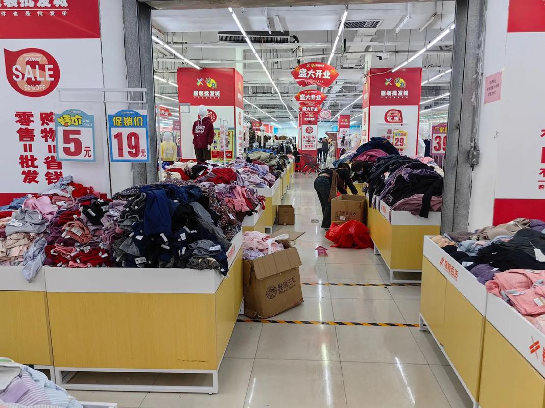 錦相百貨服裝批發(fā)城桂陽(yáng)店明日華麗綻放——日用百貨一站式購(gòu)齊新地標(biāo)揭幕